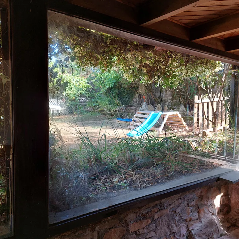 Entretien et nettoyage de baies vitrées par Aveyrown